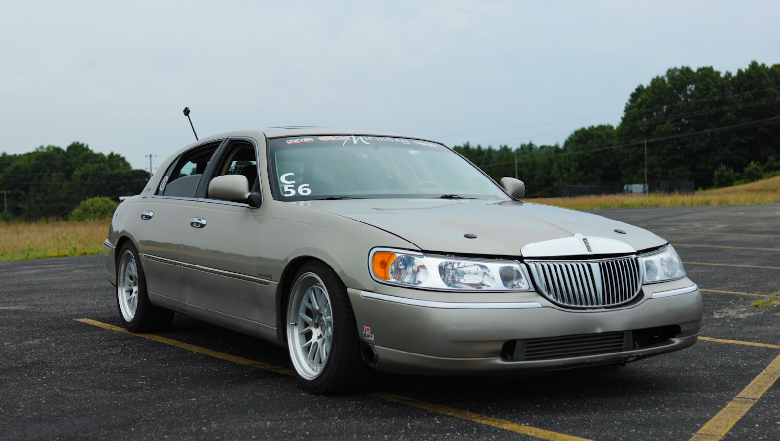 1999 Lincoln Town Car Signature series photo