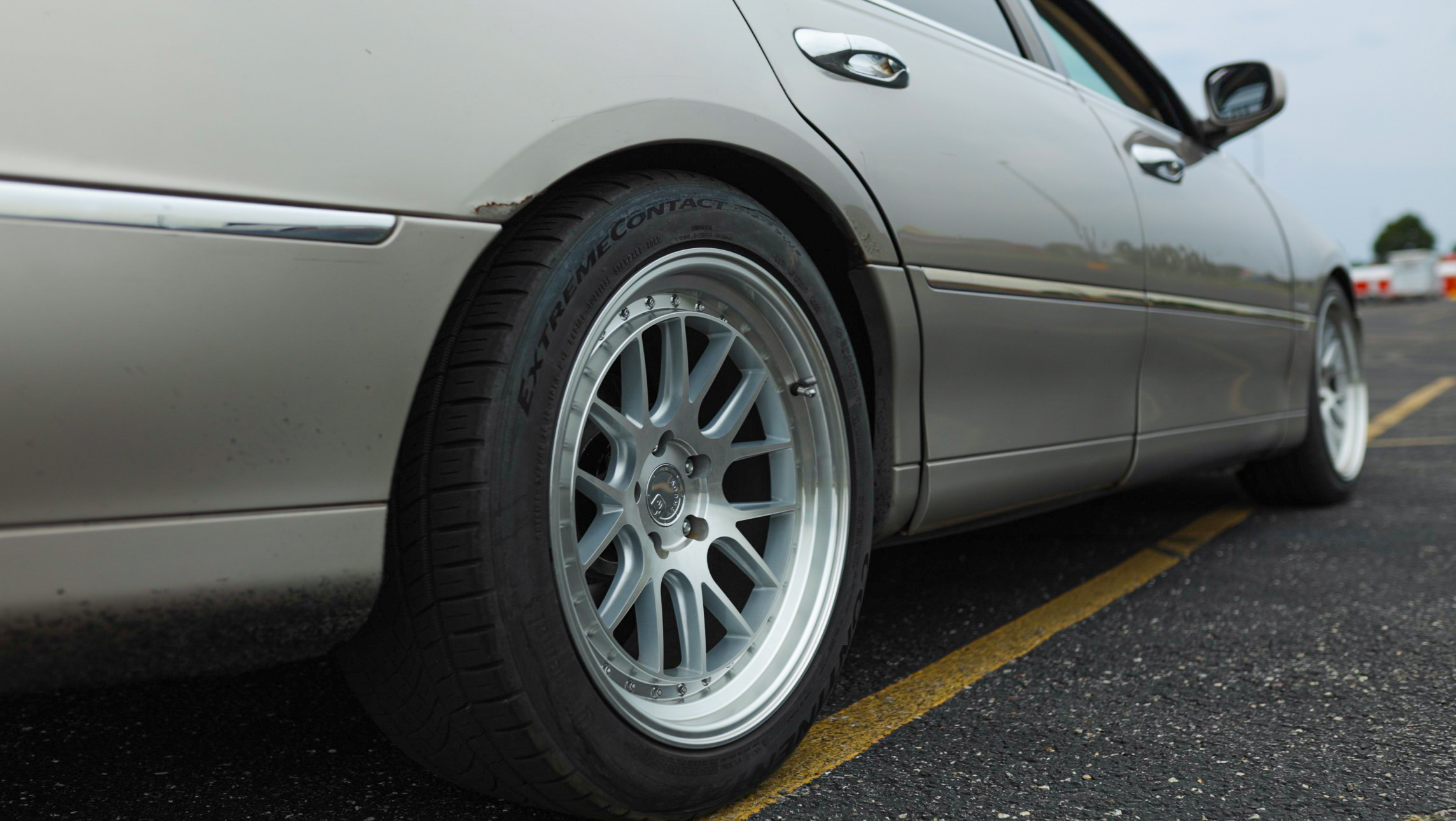 1999 Lincoln Town Car Signature series photo