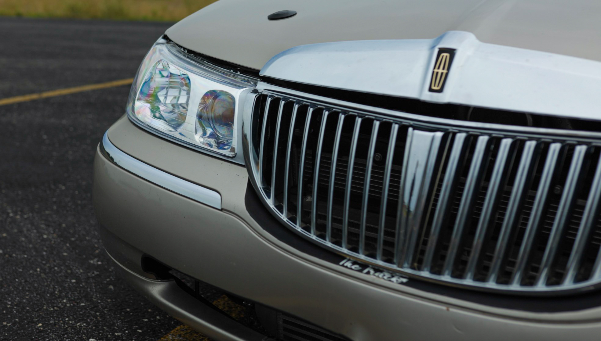 1999 Lincoln Town Car Signature series photo