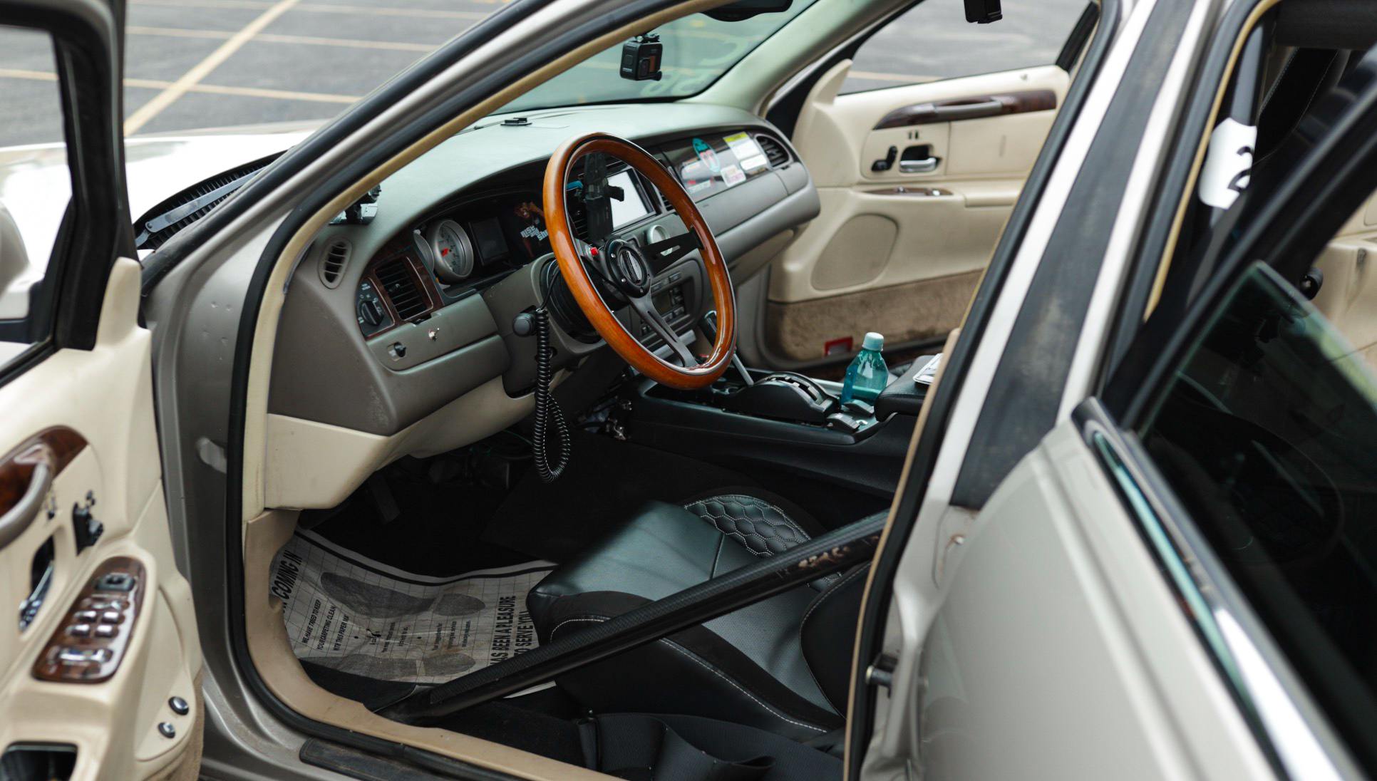 1999 Lincoln Town Car Signature series photo