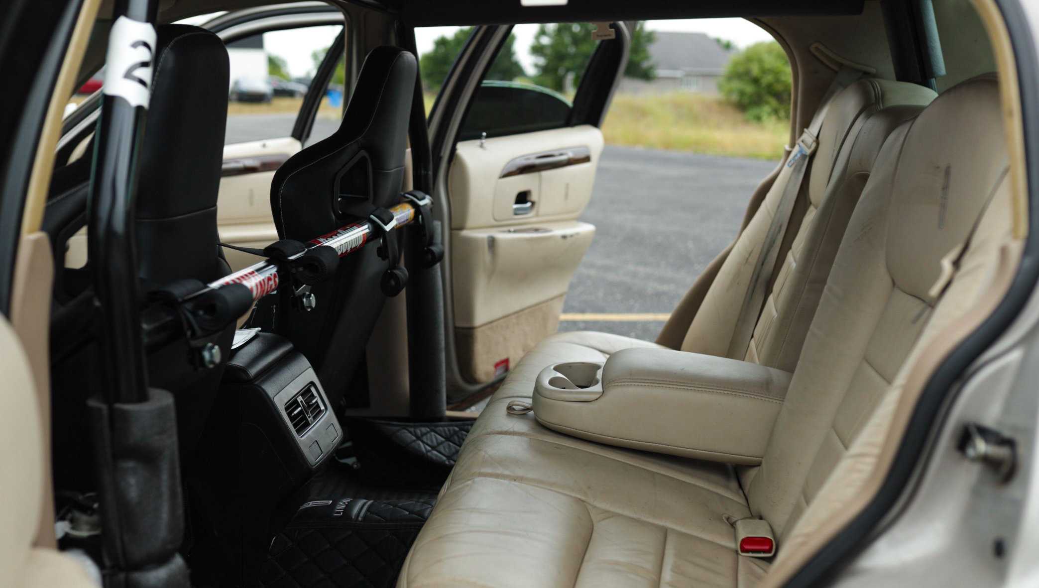 1999 Lincoln Town Car Signature series photo